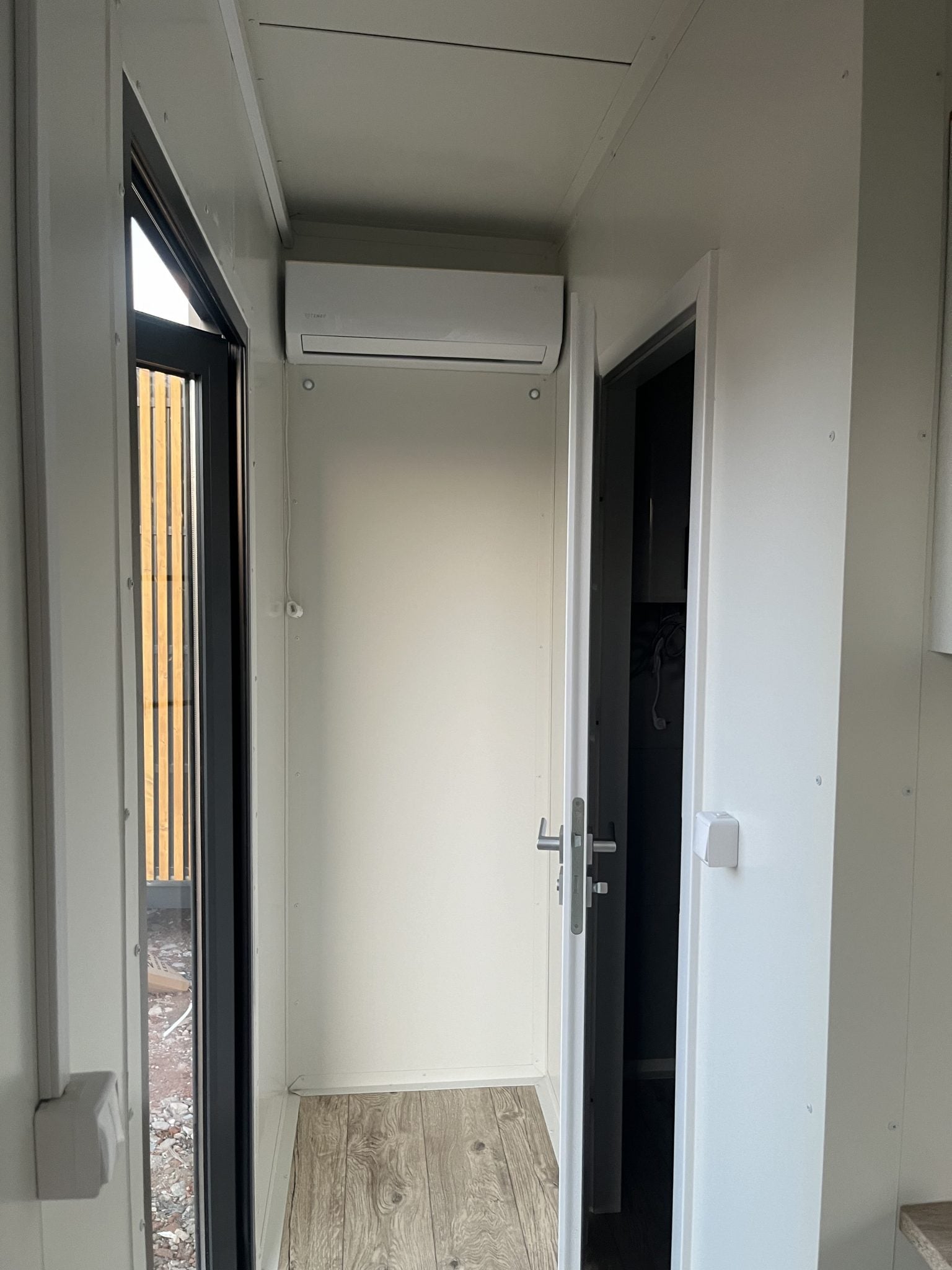 CONTENEDOR HABITABLE 8x3m (24m²)