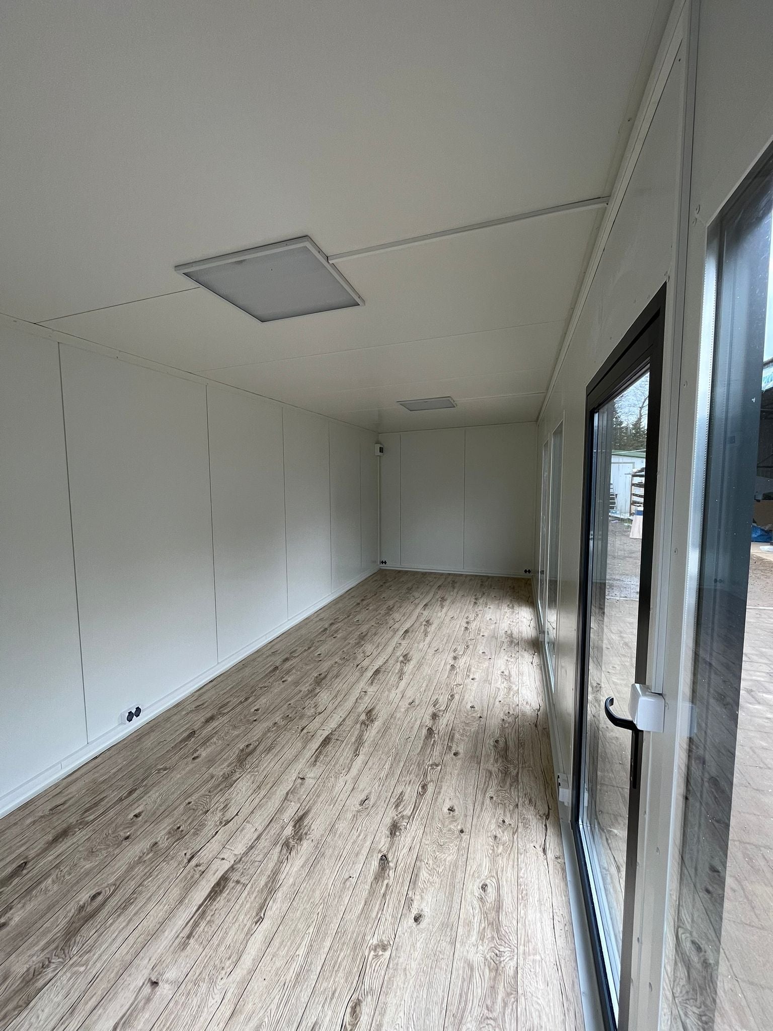 CONTENEDOR DE OFICINA 8x3m